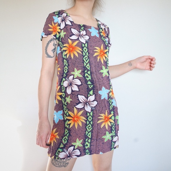 Purple Hawaiian Patterned Dress - Picture 7 of 10